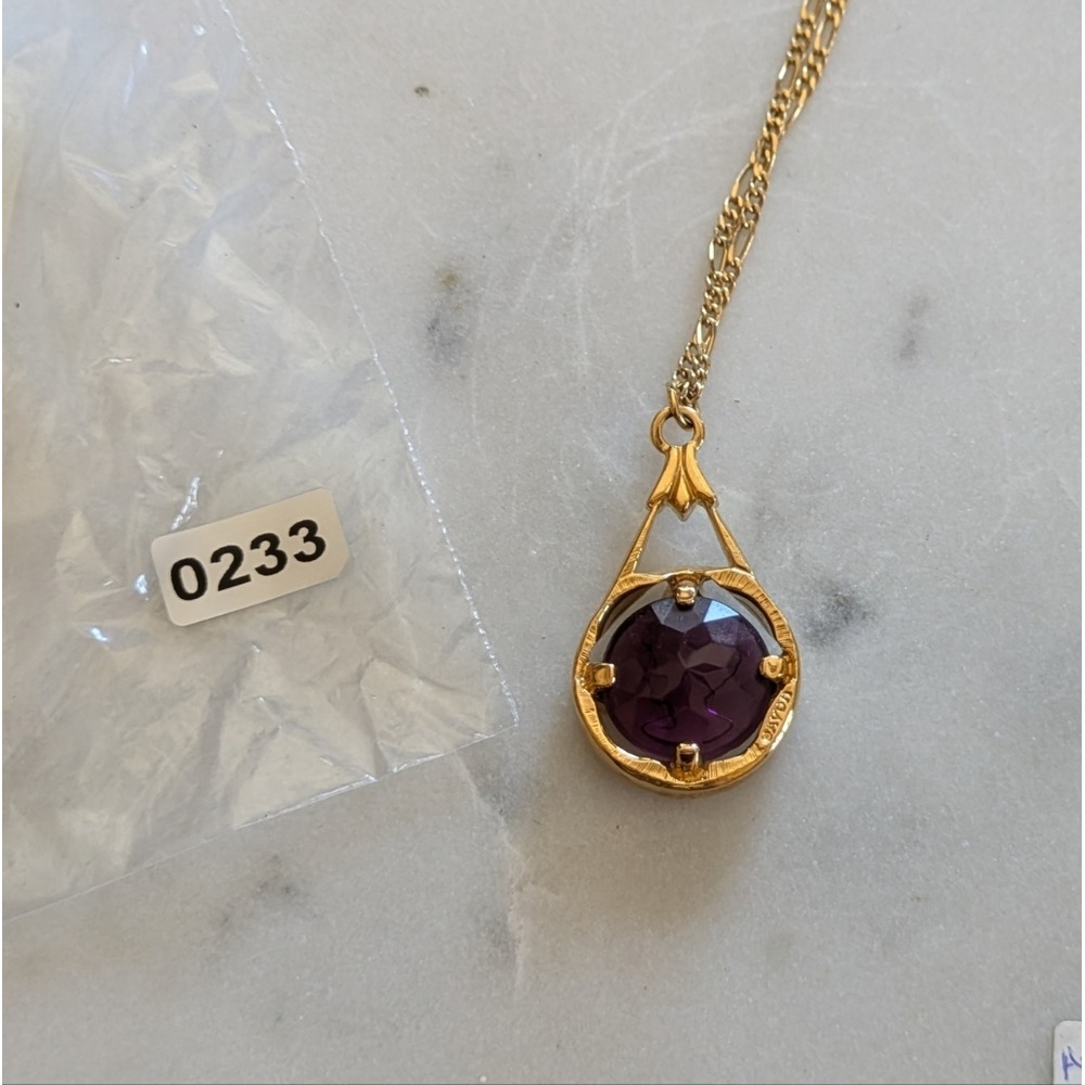 Vintage Gold Tone Cameo Pendant Necklace Purple Gemstone Figarope Chain - Picture 3 of 15